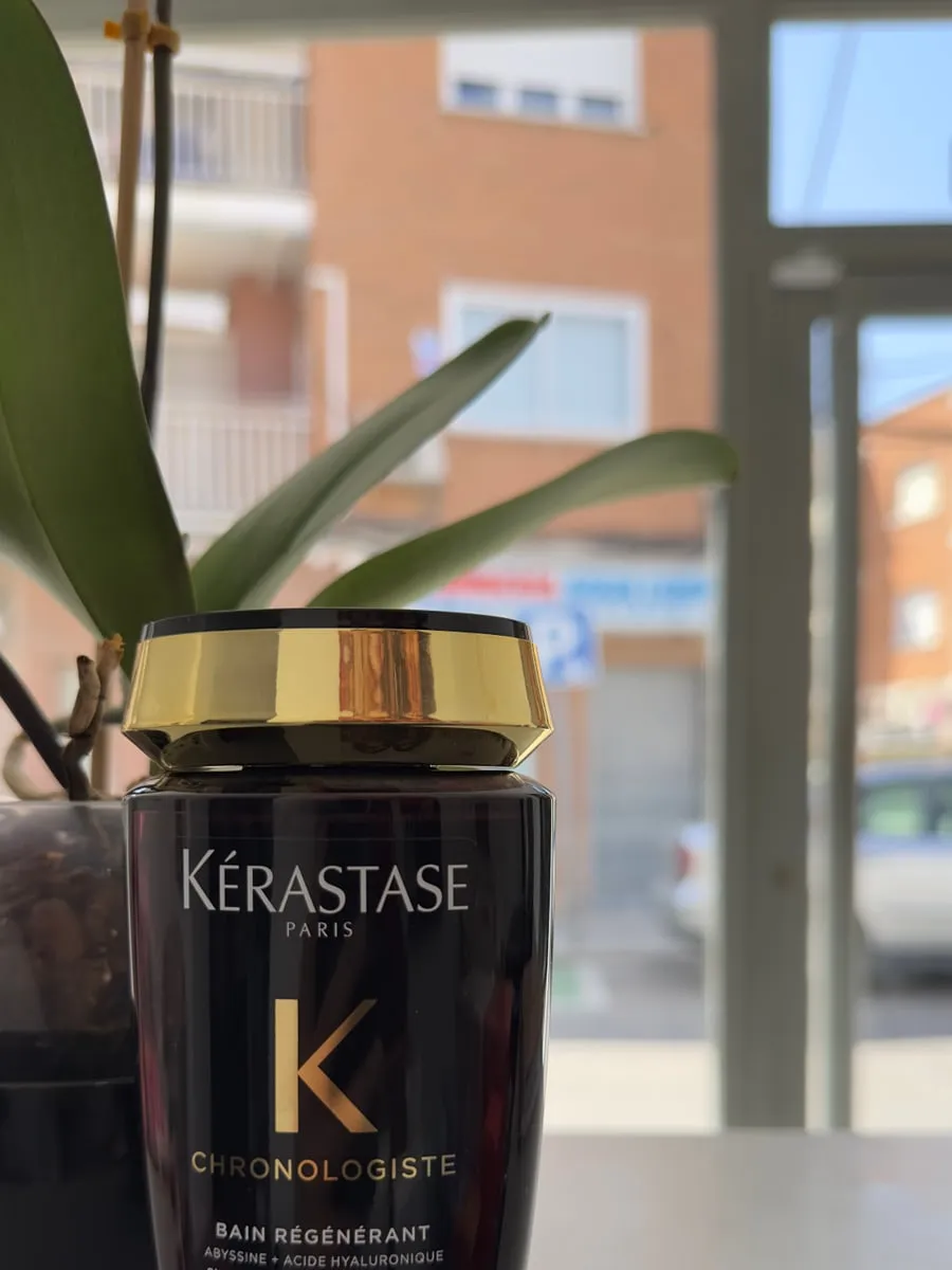 Chronologiste de Kérastase, fotografiado en el salón